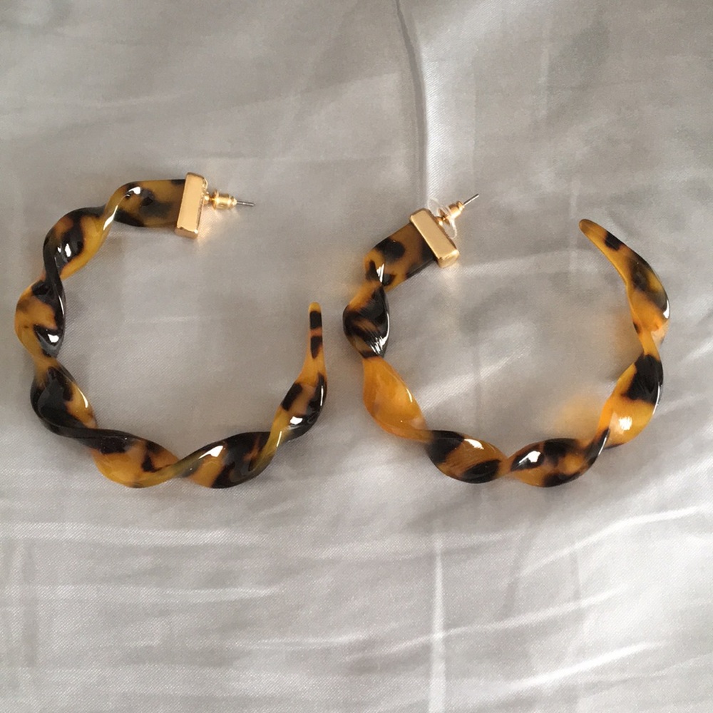 New Nicole Miller Tortoise Twist Hoops